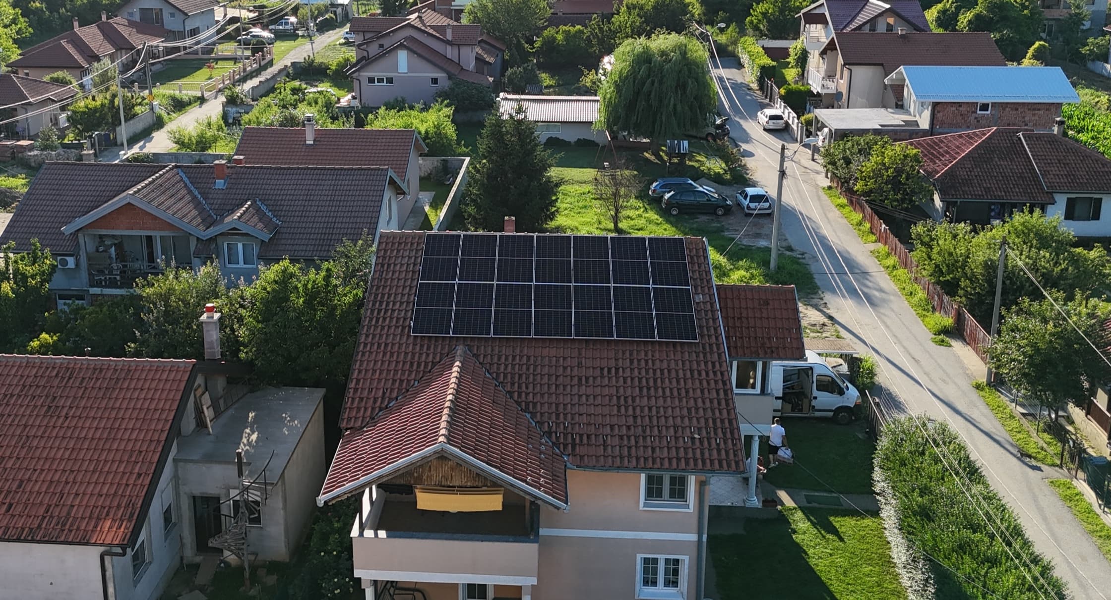 Referentni hibridni solarni sistem sa baterijskim skladištem