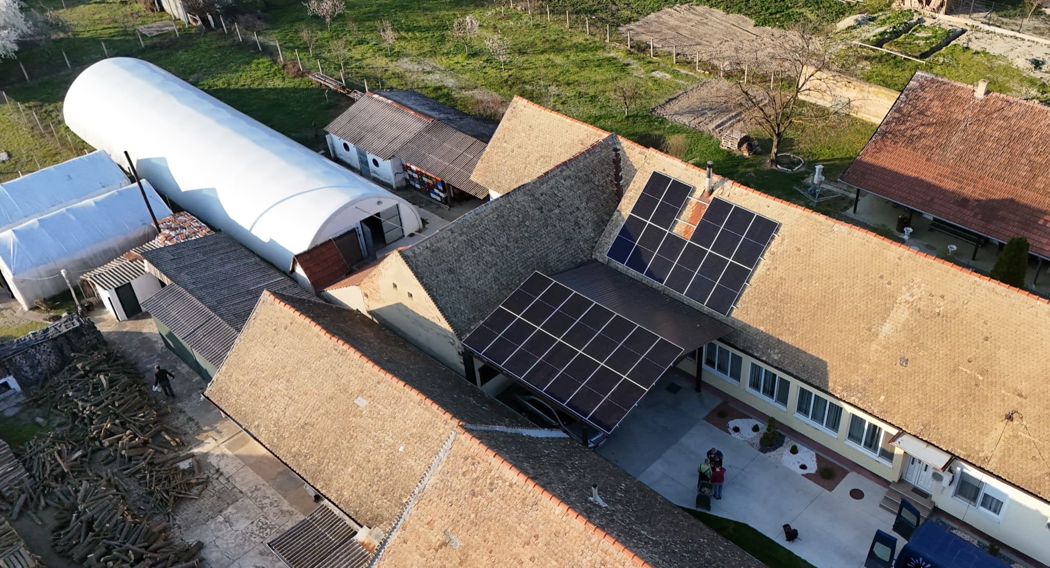 Referentni hibridni solarni sistem na krovovima seoskog gazdinstva